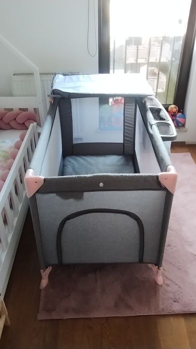 Łóżeczko turystyczne z akcesoriami | Kinderkraft Joy | szaro-różowe