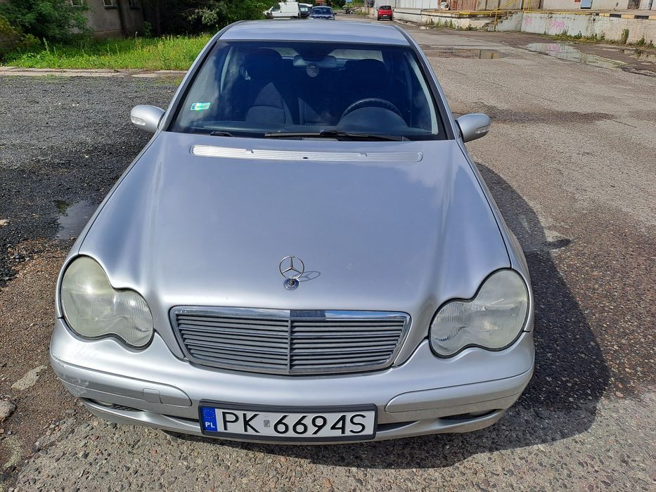 Mercedes C klasa  2.0 benzyna,  bez kompresora, długo opłaty