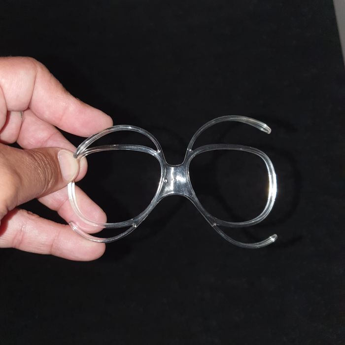 Aplique para lentes graduadas em oculos de viseira