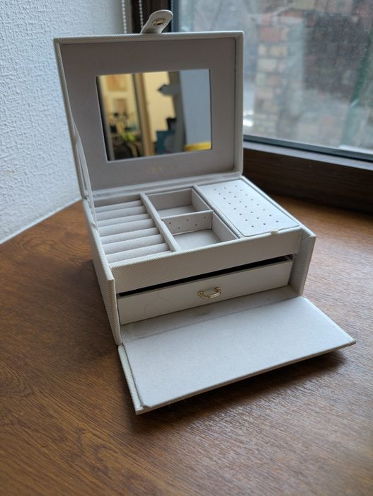 Органайзер для прикрас новий