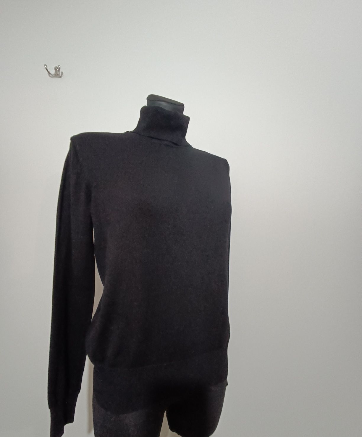 Czarny sweter Golf firmy H&M rozmiar S/M