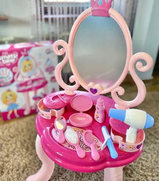 Дитячий іграшковий косметичний столик
