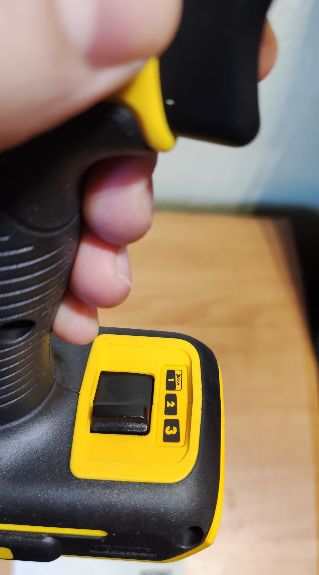 Dewalt dcf887 brushless оригінал із Англії