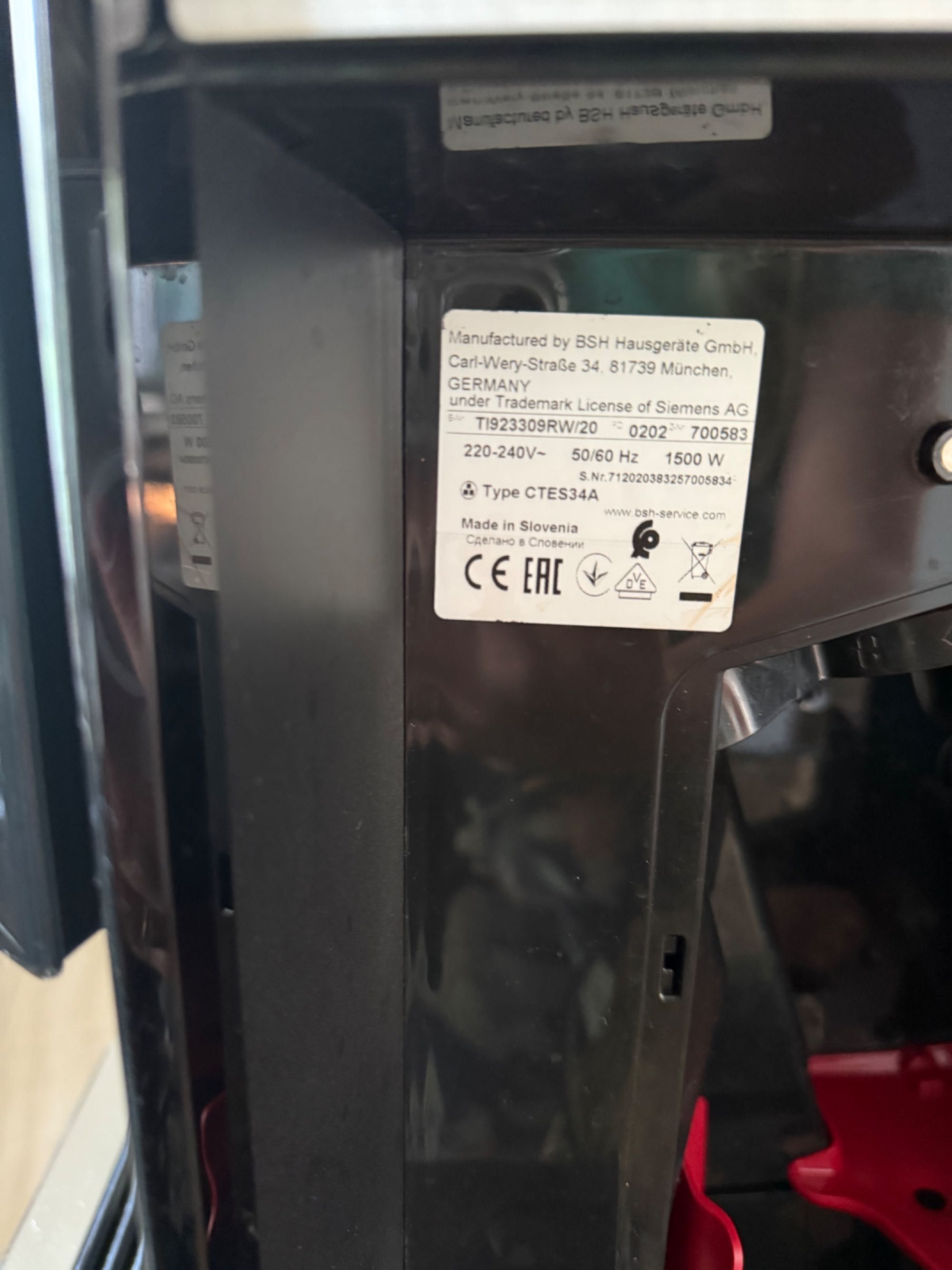 Siemens EQ.9 s300 W pełni automatyczny i sprawny ekspres do kawy
