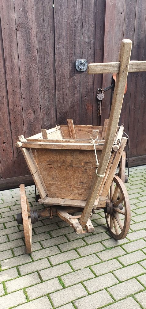 Stary przedwojenny wózek