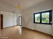 T2 luminoso com varanda | Loures
