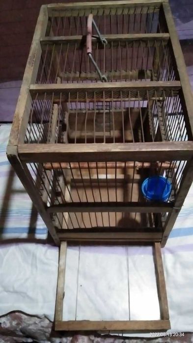 Срочно продам клетку деревянную
