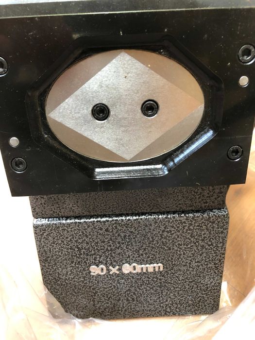 Máquina para montar abre garrafas 60 x 90 mm NOVA