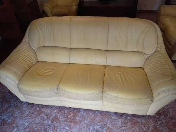 Sofá em pele (Amarelo Ferrari)