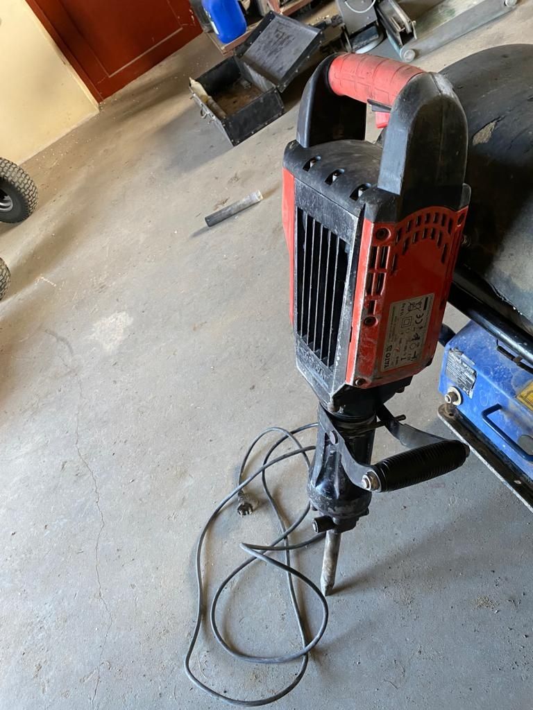 Młot wyburzeniowy elektryczny, wypożyczalnia, wynajem maszyn
