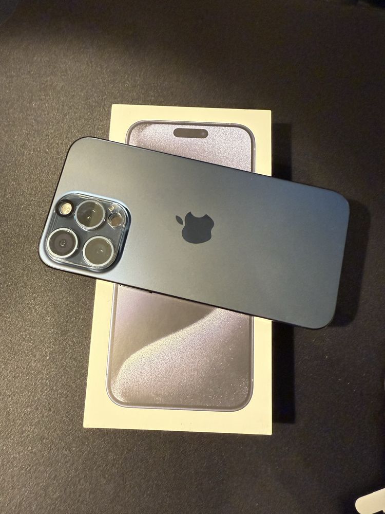 iPhone 15 Pro Max 512GB Blue Titanium z zestawem case-ów