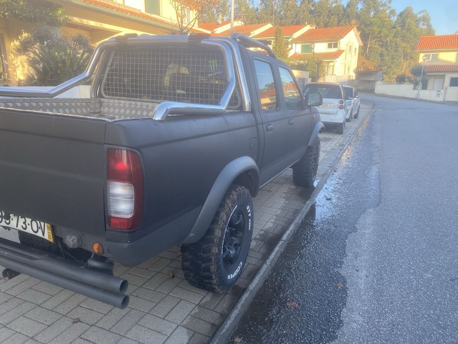 Pick Up Nissan Navarra Full extras…  em otimo estado e pronta a andar.