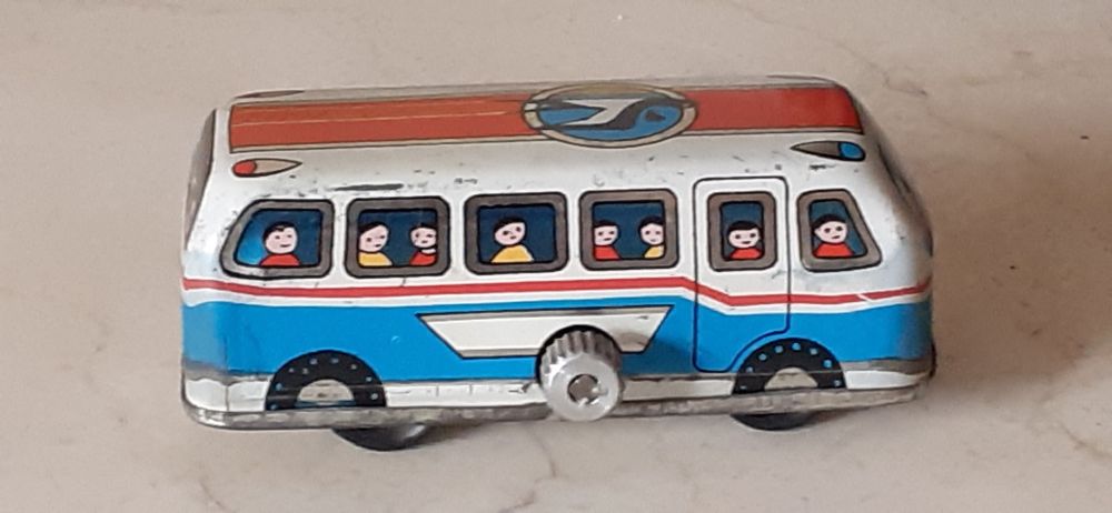 Stary, metalowy autobus PRL lata 80-te
