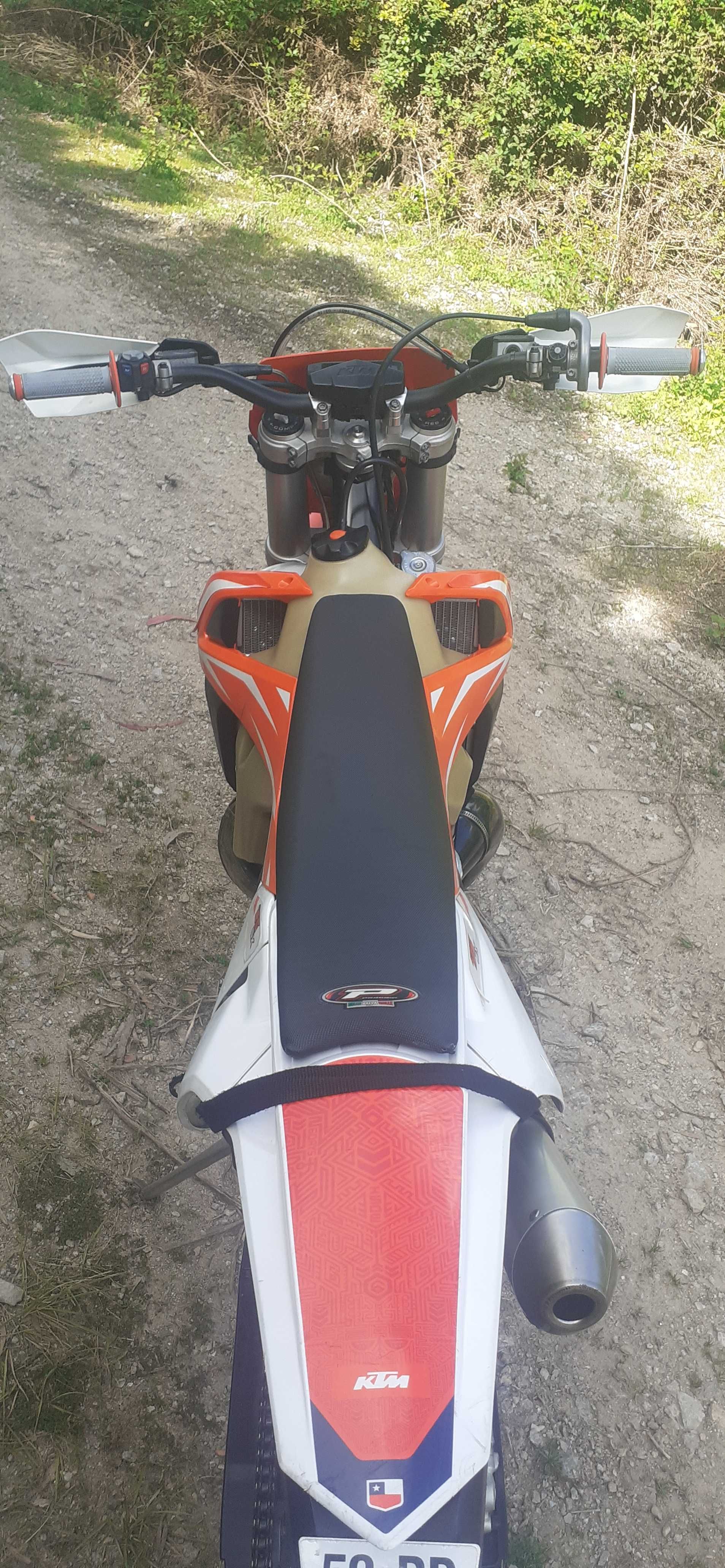 KTM EXC 250 2T modelo de 2017