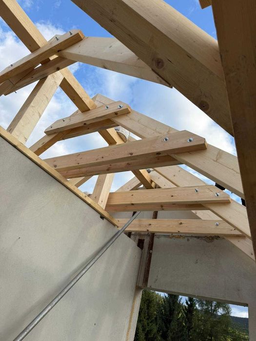 Więźba dachowa Drewno KVH C24 Prefabrykowana CNC Gotowa więźba dachowa