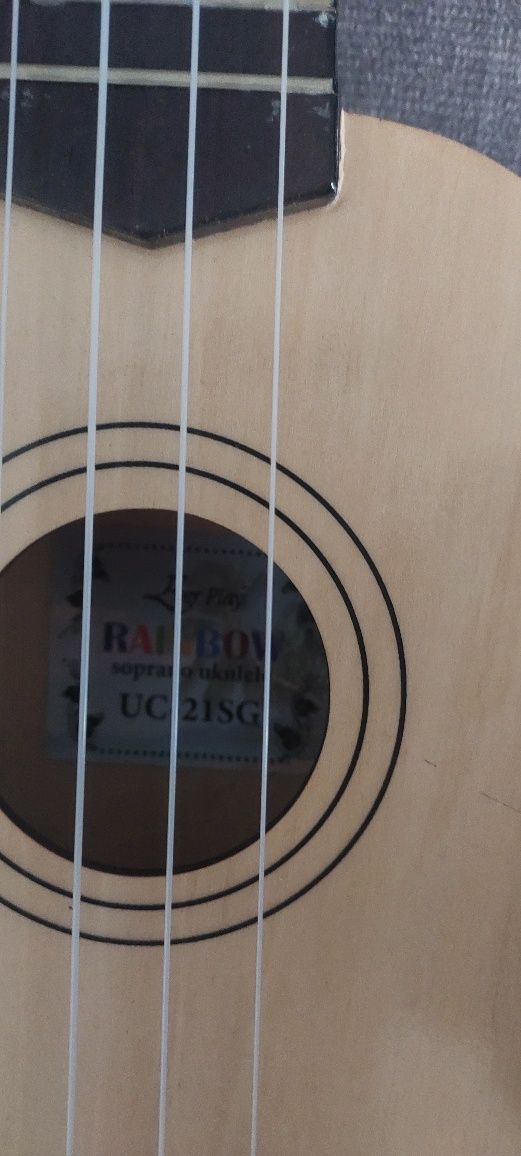 Ukulele z futerałem i instrukcją nowe