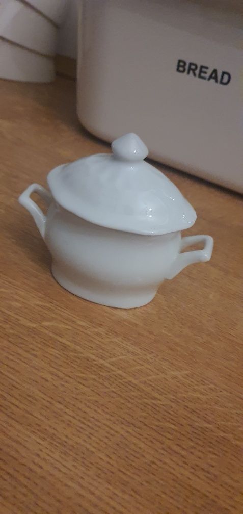 Porcelana kubki serwisy filiżanki talerzyki