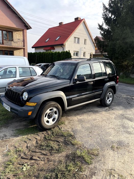 Jeep Liberty Sport 3.7 B+G naped tyl