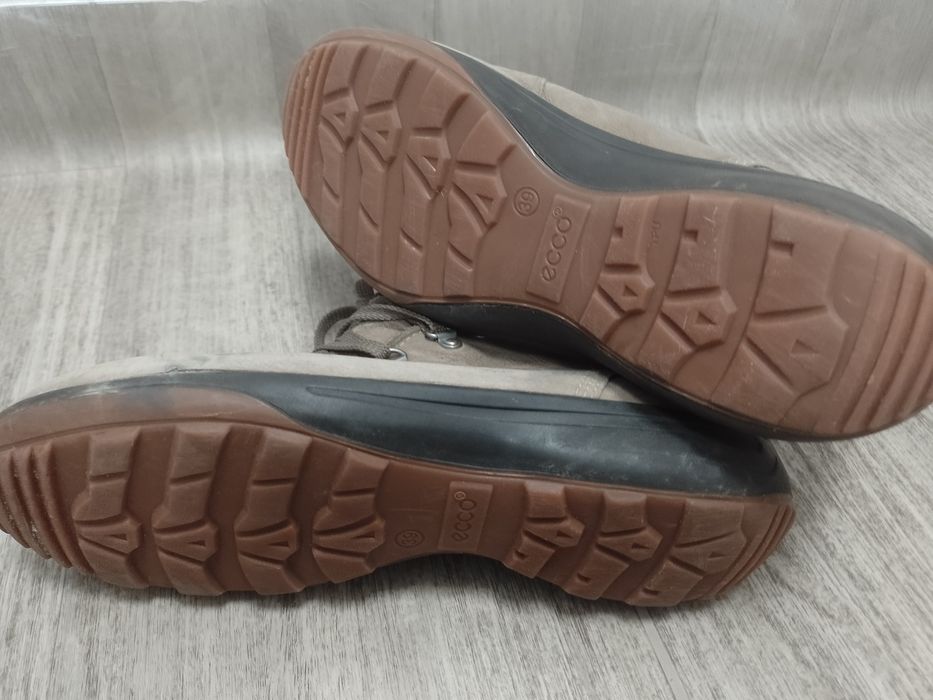 Sprzedam damskie zimowe buty rozmiar 39 firmy Ecco.