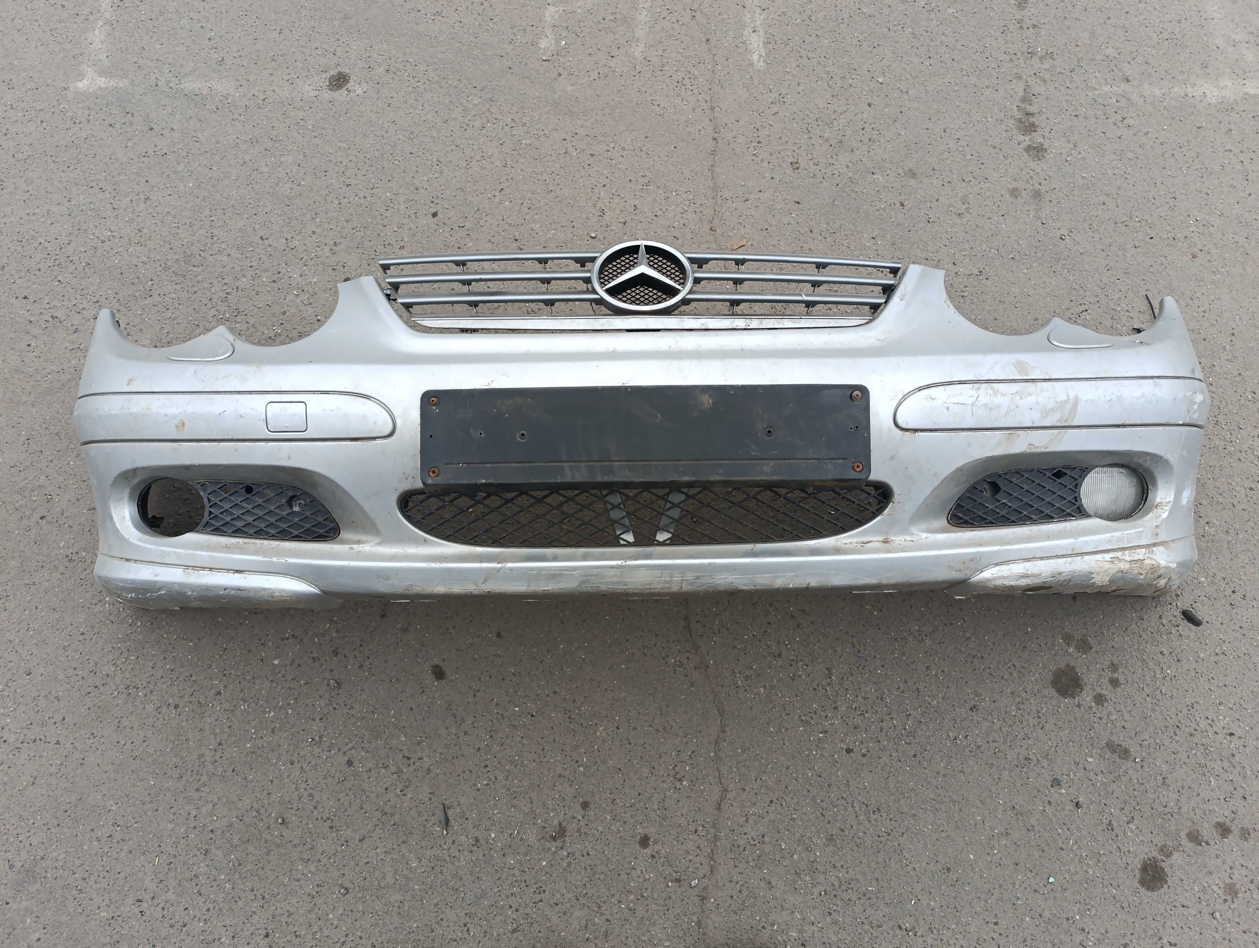 Бампер передний Mercedes-Benz CL 203 2000-04г.в., дорестайлинг