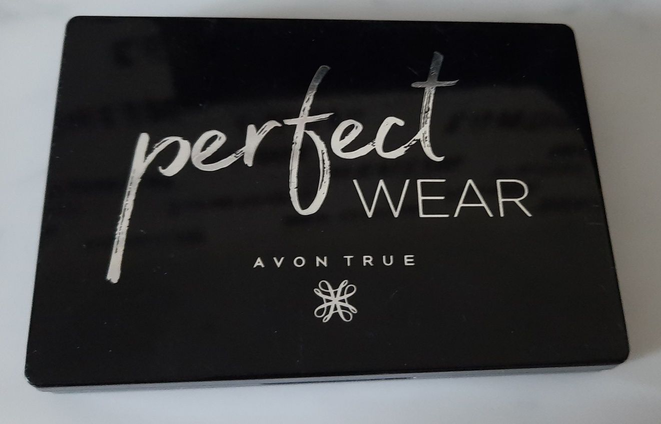 Paletka cieni do powiek Perfect Wear marki Avon