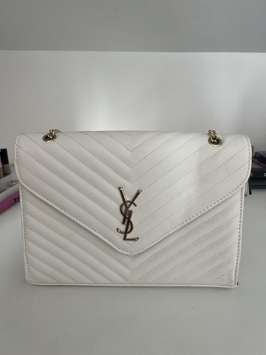Mala ysl branca com detalhes dourados