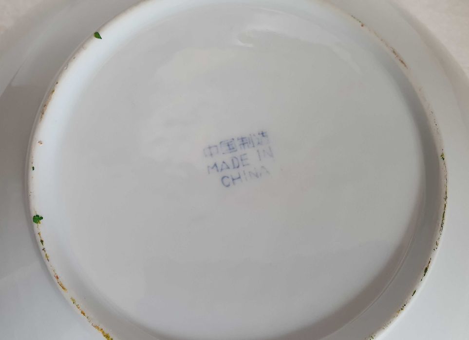 Serviço de 6 Peças: Prato, Taça e 4 Talheres antigos - China