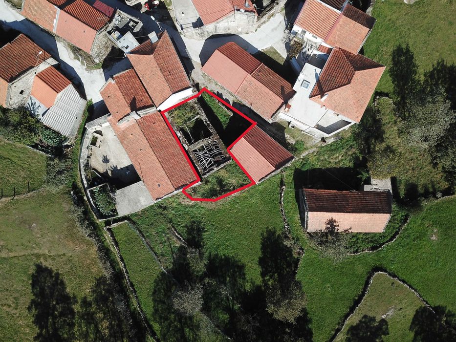 Moradia em pedra para restauro – Castro Laboreiro, Melgaço