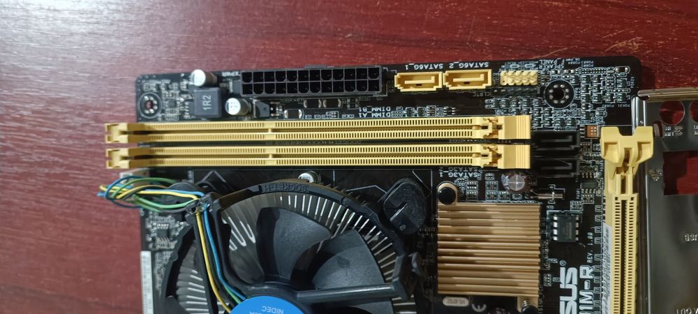 Продается рабочая материнская плата Asus H81M-R
