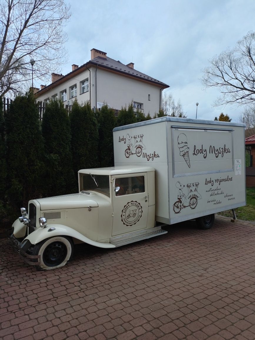 Samochód, przyczepa retro, foodtruck do sprzedaży lodów Carpigiani..