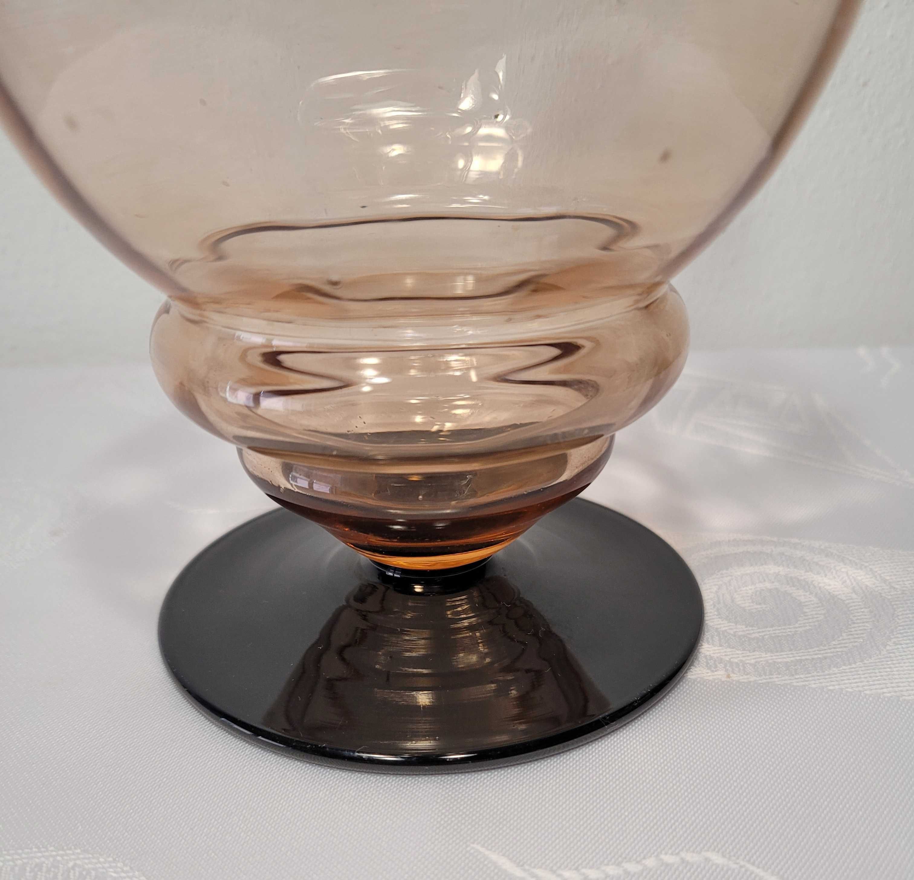 Stara karafka z Huty Hortensja w stylu art deco