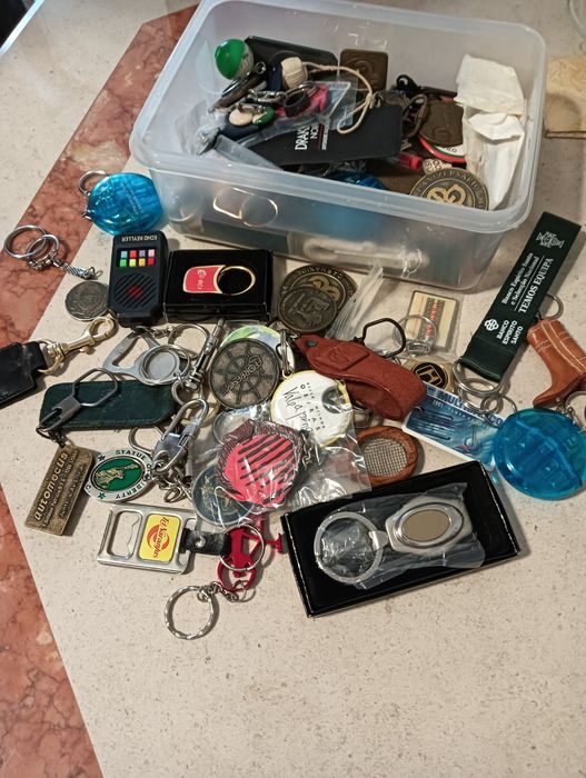 Coleção de porta chaves   de vários  temas. e formatos