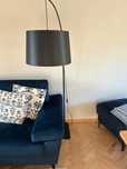 Lampa stojąca czarna