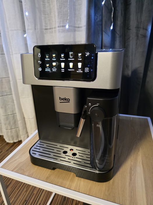 Ekspres do kawy Beko CaffeExperto CEG 7348x czarno srebrny