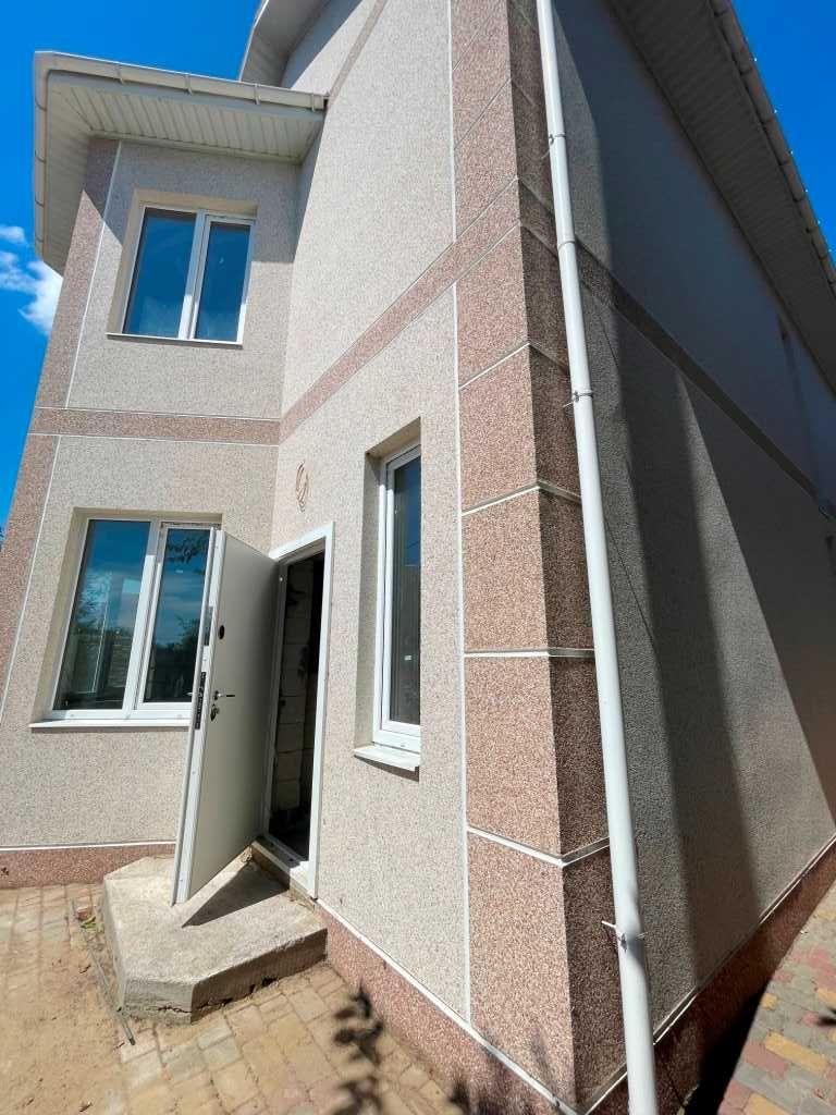 В продаже новый, современный дом возле моря!