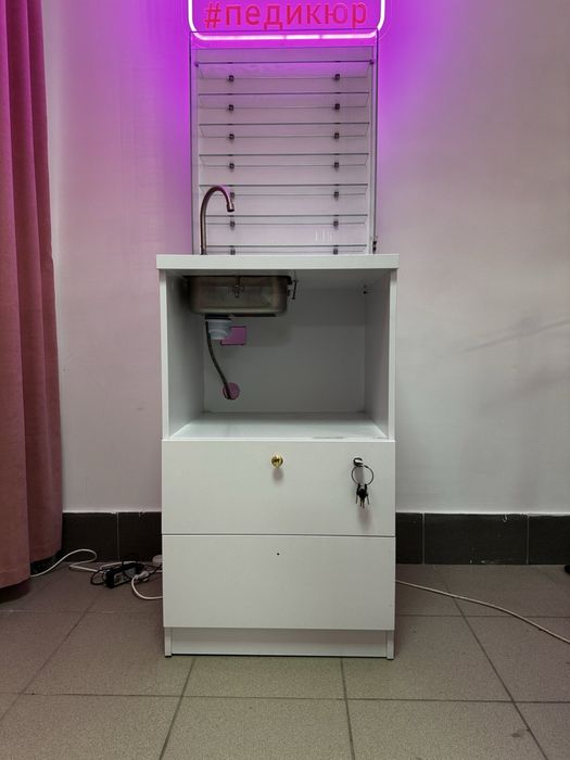 Шафа з поличками