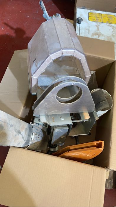 Univerdal “monofiasica” com esquadrejadora marca Mini max grupo SCM