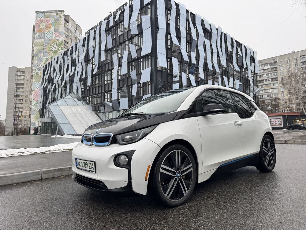 BMW I3 2015, отличное состояние, быстрая зарядка, комплектация