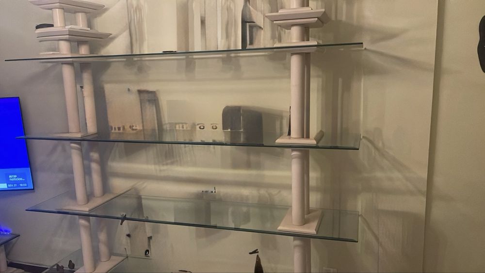 Estante movel para a sala ou onde bem entender