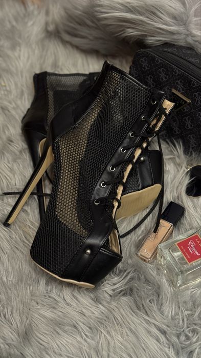 Стріпи(взуття для танців)