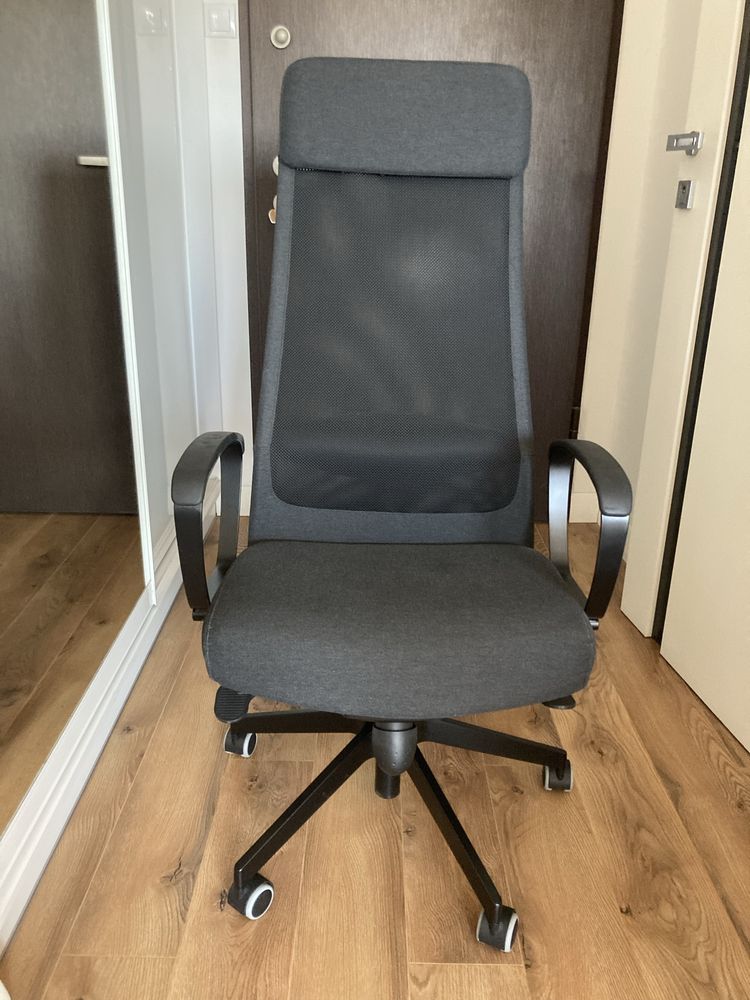 Krzesło biurowe IKEA MARKUS obrotowe, ciemny szary