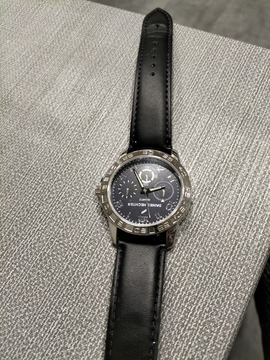 Zegarek męski na skórzanym pasku