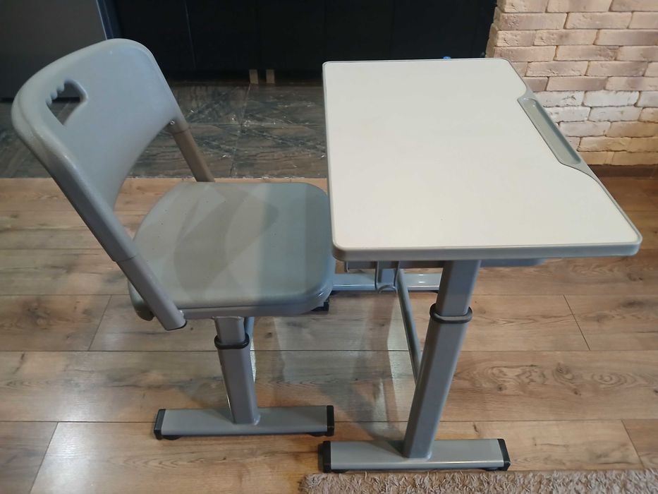 Парта дитяча+ стілець ( все регулюється по висоті)