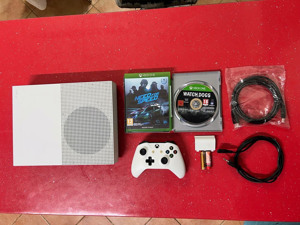 Xbox One S [1TB] 4K + Comando + Jogos