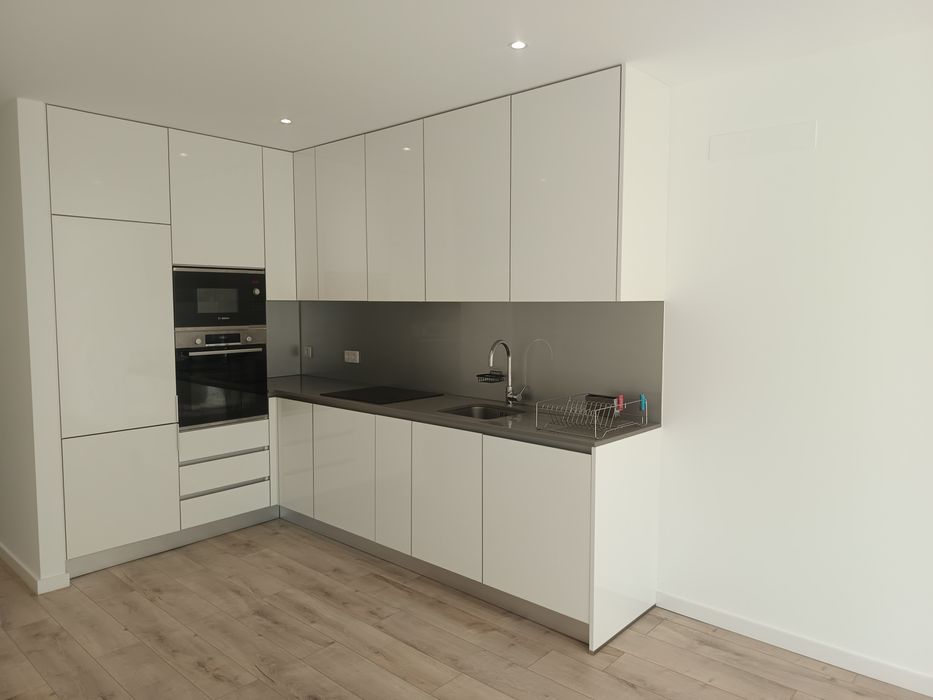 Apartamento T2 Renovado com Vista Única – Coimbra