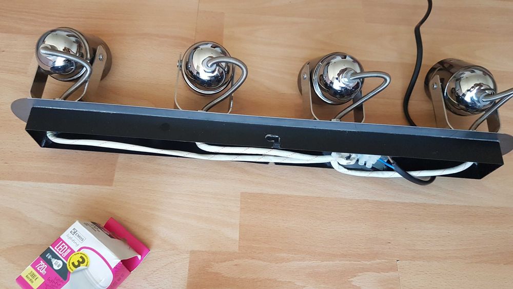 Elegancki kinkiet do wnętrz, jak nowy