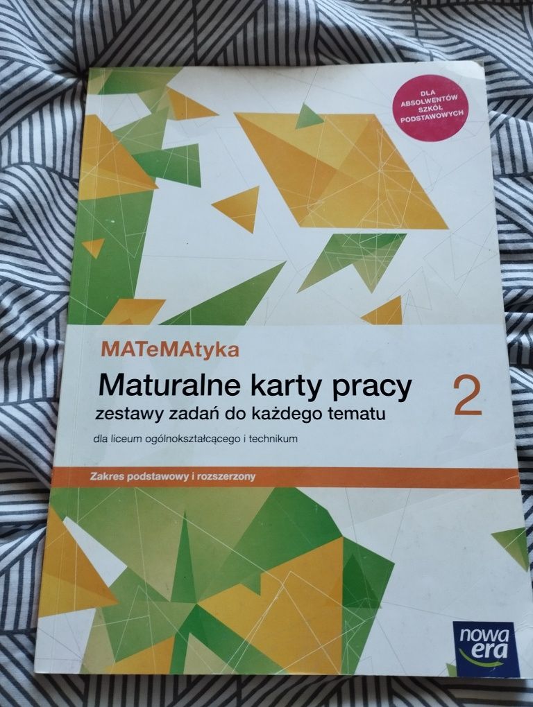 Sprzedaję książki  i karty pracy z liceum ogólnokształcące.