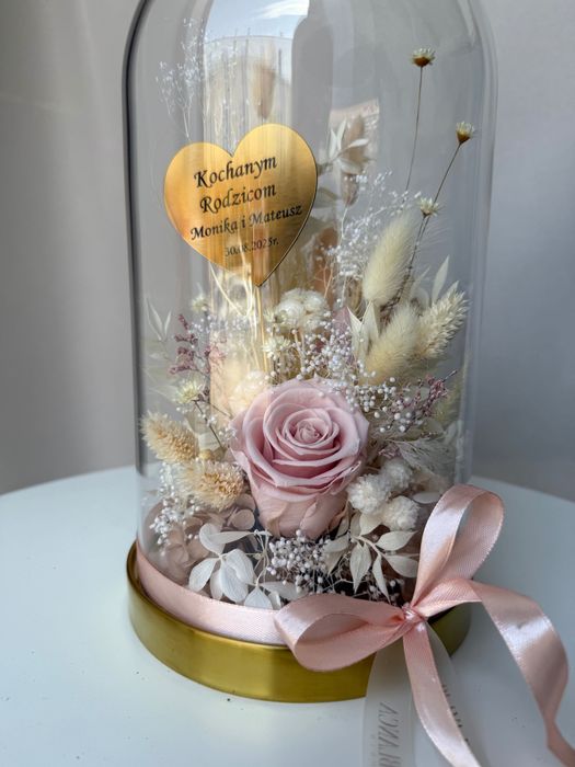 Kopuła z wieczną różą i roślinami stabilizowanymi