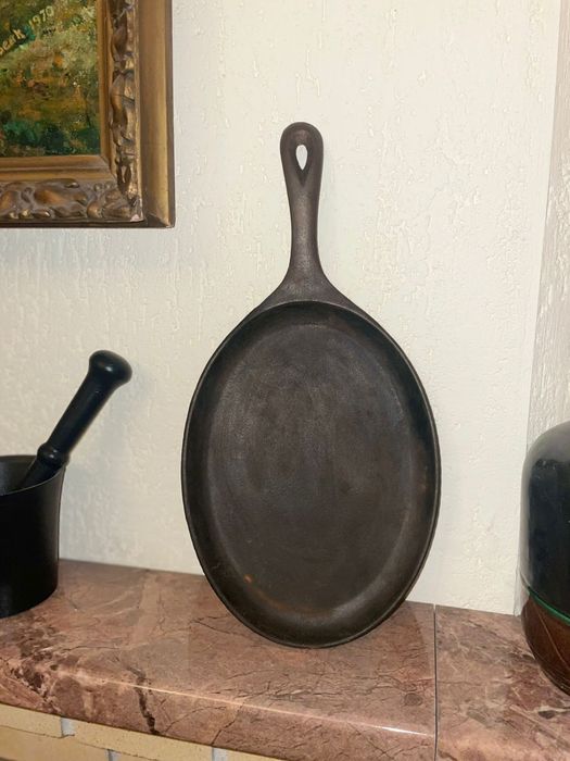 Продам чугунну сковороду
