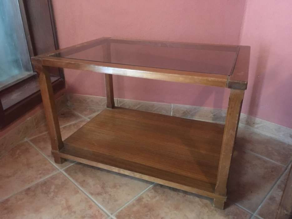 Mesa de centro de madeira e vidro
